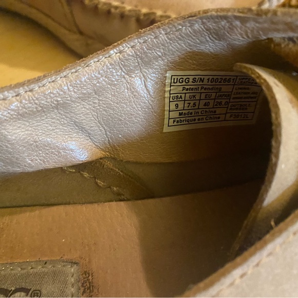 Ugg Azin Moccasin Shoes - GUC - Size 9 - Picture 7 of 7